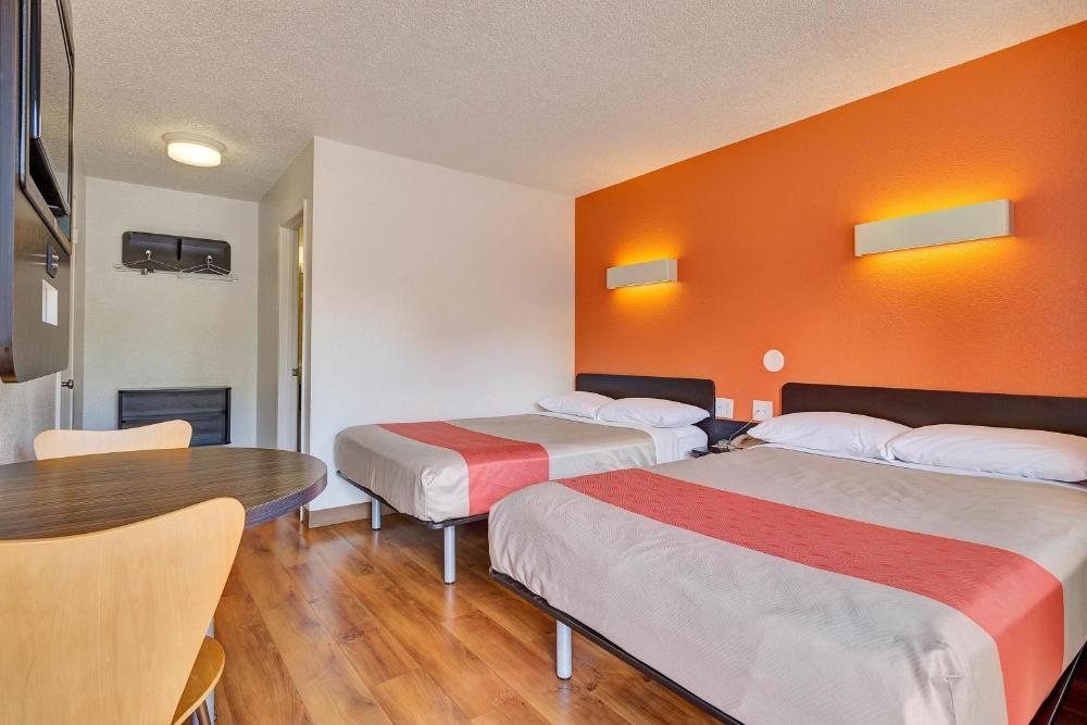 Deluxe Quadruple Room - Non-Smoking interior